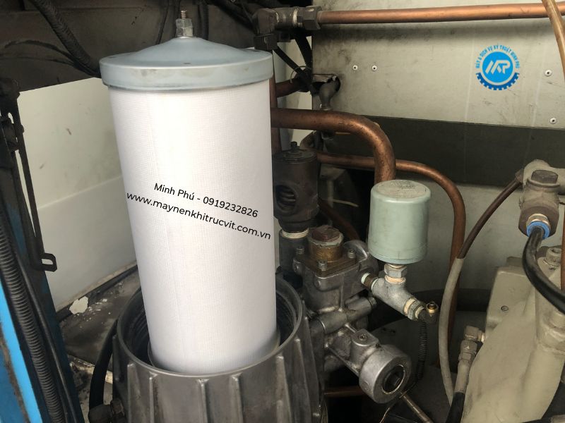 Thay thế lọc tách dầu máy nén khí Kobelco