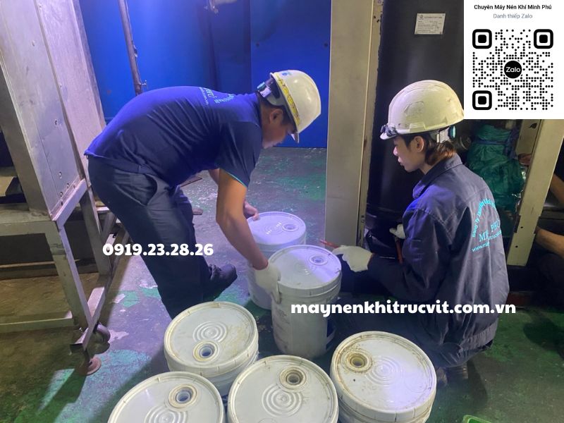Dầu máy nén khí Hitachi bị đóng keo, nguyên nhân và cách xử lý triệt để
