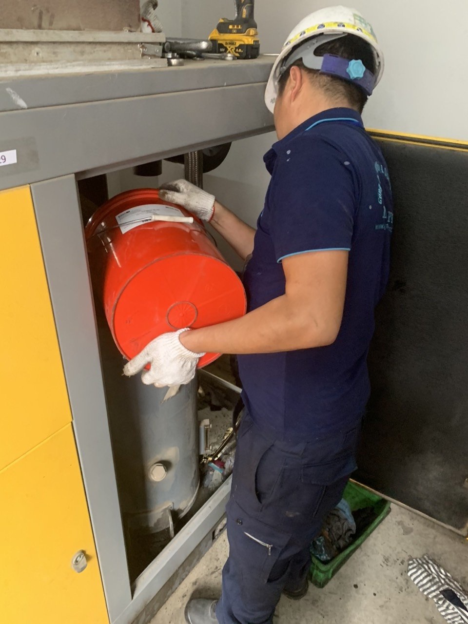 Thay dầu máy nén khí Kobelco, Bảo dưỡng máy nén khí Kobelco SG, sửa chữa máy nén khí Kobelco SG Series, Kobelco air compressor, Bao duong may nen khi Kobelion SG, sua chua may nen khi Kobelion SG Series,