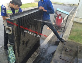 Súc rửa dàn giải nhiệt máy nén khí Hanshin tại Bắc Giang