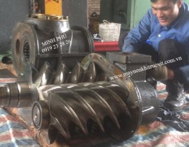 Thay-bi-dau-nen-may-nen-khi-Micos-150V.jpg