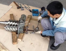 thay-bi-may-nen-khi-truc-vit-Hitachi.jpg